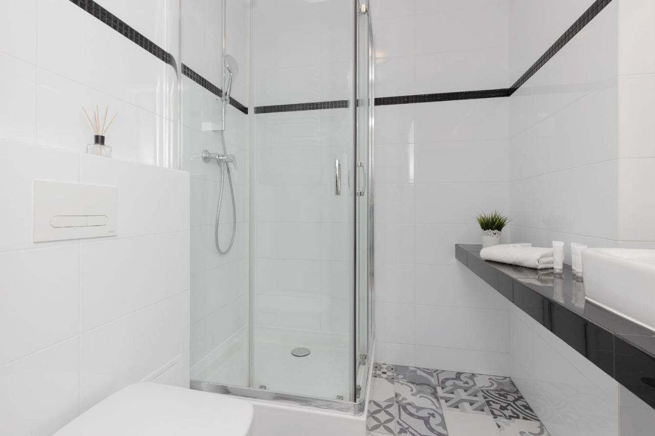 Old Town Spacious Apartment Bonifraterska By Renters Warschau Buitenkant foto