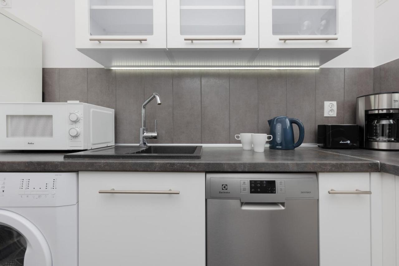 Old Town Spacious Apartment Bonifraterska By Renters Warschau Buitenkant foto
